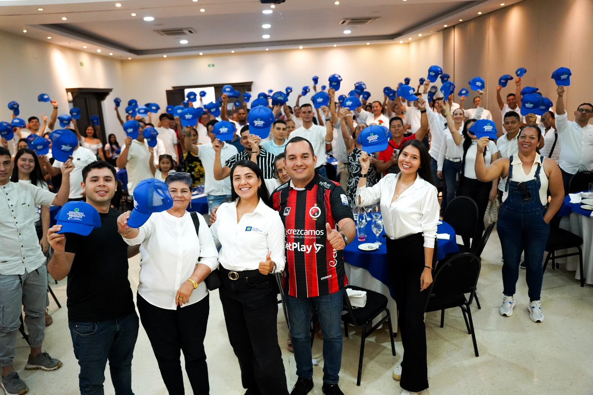 DanielRestrepoC's tweet image. Compartimos un gran encuentro con líderes de las diferentes comunas y municipios del departamento de Norte de Santander.

Encuentros como este nos recargan de energía y nos impulsan a seguir trabajando con compromiso por Colombia. 💙🇨🇴