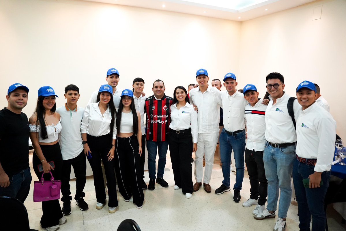 DanielRestrepoC's tweet image. Compartimos un gran encuentro con líderes de las diferentes comunas y municipios del departamento de Norte de Santander.

Encuentros como este nos recargan de energía y nos impulsan a seguir trabajando con compromiso por Colombia. 💙🇨🇴