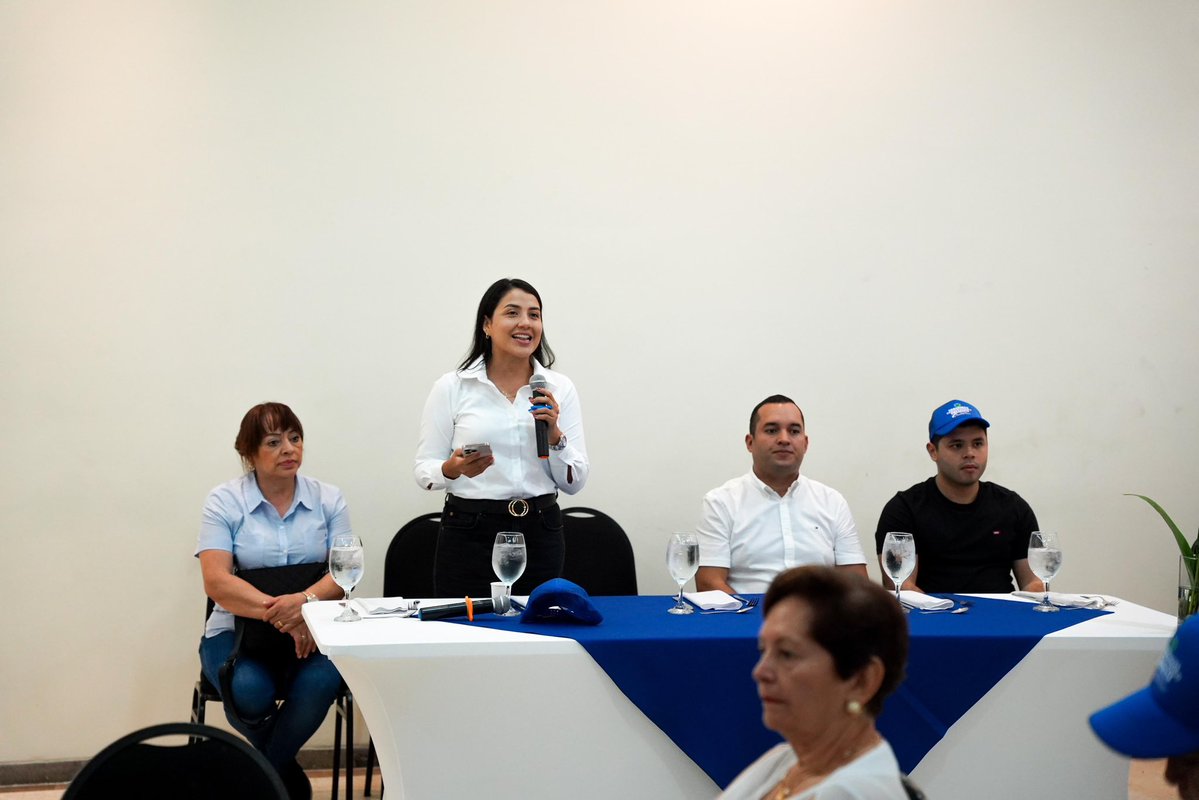 DanielRestrepoC's tweet image. Compartimos un gran encuentro con líderes de las diferentes comunas y municipios del departamento de Norte de Santander.

Encuentros como este nos recargan de energía y nos impulsan a seguir trabajando con compromiso por Colombia. 💙🇨🇴