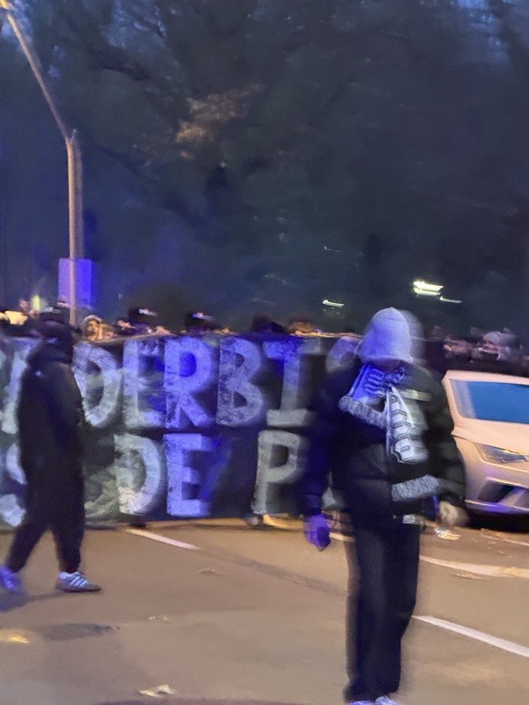 Busca derbis hijos de pvta.

Pancarta con mensaje  de La Hinchada del Arlanzon durante el corteo la previa del Burgos CF-RRC Santander.

23/11/25
#ultras