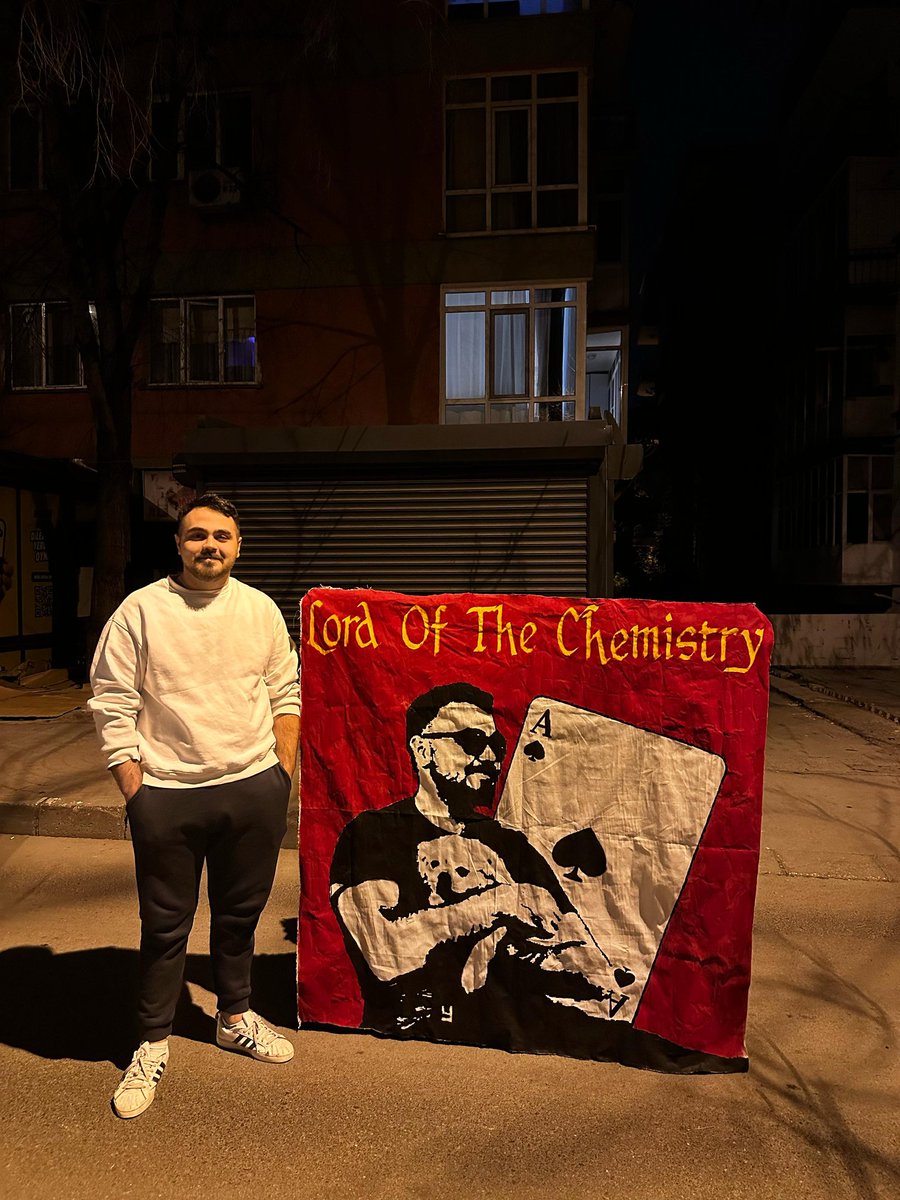 uAUNIHacettepe's tweet photo. Başta Başöğretmen Mustafa Kemal Atatürk ve görevi başında şehit düşen öğretmenlerimiz olmak üzere tüm öğretmenlerimizin ve tayfamızın sevilen isimlerinden Yunus Emre Yalçın kardeşimizin 24 Kasım Öğretmenler Günü kutlu olsun! 

#ultrAslanUNI
#ultrAslanUNIHacettepe https://t.co/KFDZLzF6YE