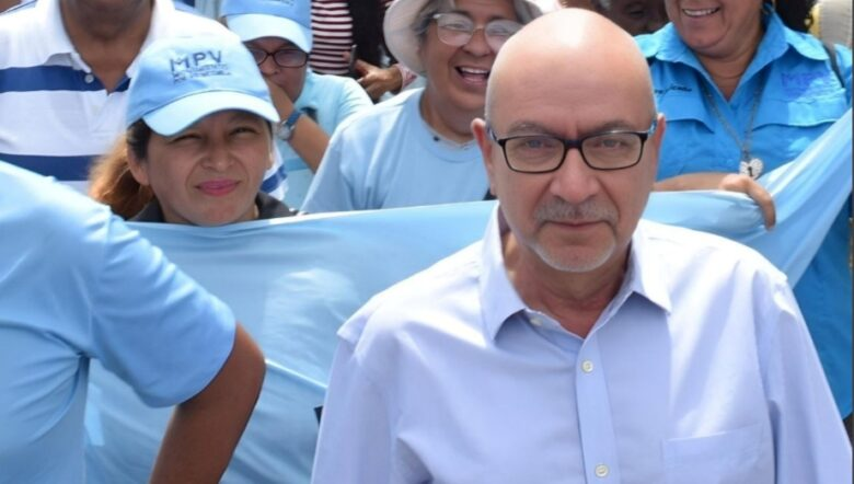 #23Nov #Opinión 
Andrés Caleca, dirigente del MPV y expresidente del CNE, llama a reconstruir la unidad opositora para “atajar” la resignación y la desesperanza ante la desmovilización y la presión internacional. Critica que los venezolanos son “mirones de palo” en supuestas