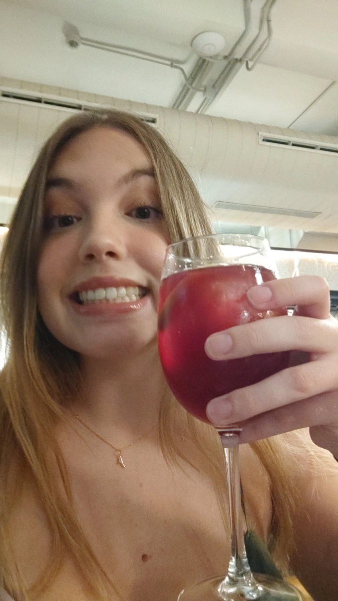 dnphriends's tweet image. DANIFIL GET ON THAT TINTO DE VERANO SHIT RN
