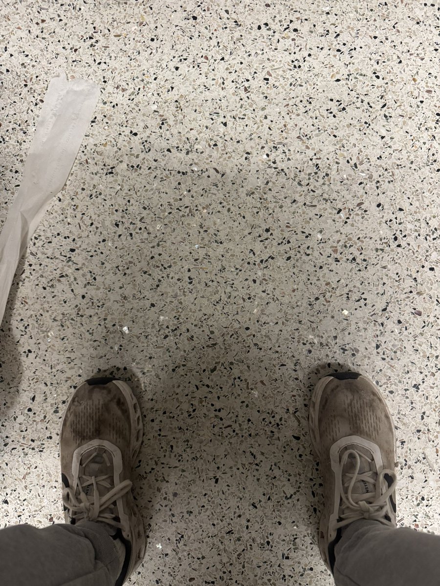 Geescottsburner's tweet image. Dude next to me has the most heinous beery shits ever. Hope he had a lit ass Saturday night. #LANK