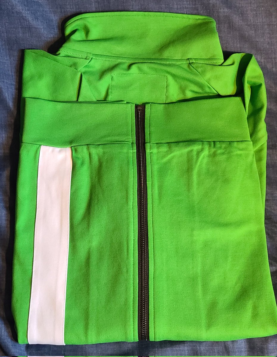 My #Ben10 x <a href="/daylightcurfew/">Daylight Curfew</a> Ben 10: The Jacket (No. 02) arrived yesterday in the mail.
#ReviveBen10