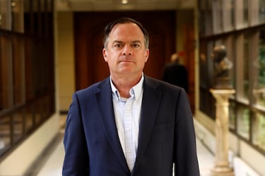 ¿Por qué un senador que gana 8 millones al mes necesita pedirle $1.6 millones a un conservador para comprar pasajes a su hijo? ¿Por qué recibió el pago dos días después de comprar los pasajes? ¿Por qué recibió 1.6 millones, si el pasaje costaba $1.112.714?
Walker es un CORRUPTO.