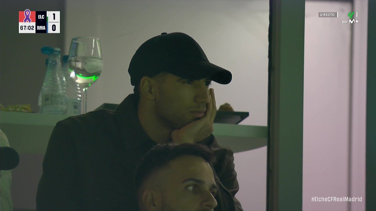 elchiringuitotv's tweet photo. 👀 Achraf Hakimi, presente en el Martínez Valero 👀

👉 El jugador del PSG y ex del Real Madrid no ha querido perderse el duelo de los blancos ante el Elche. https://t.co/gTK3VBstfJ