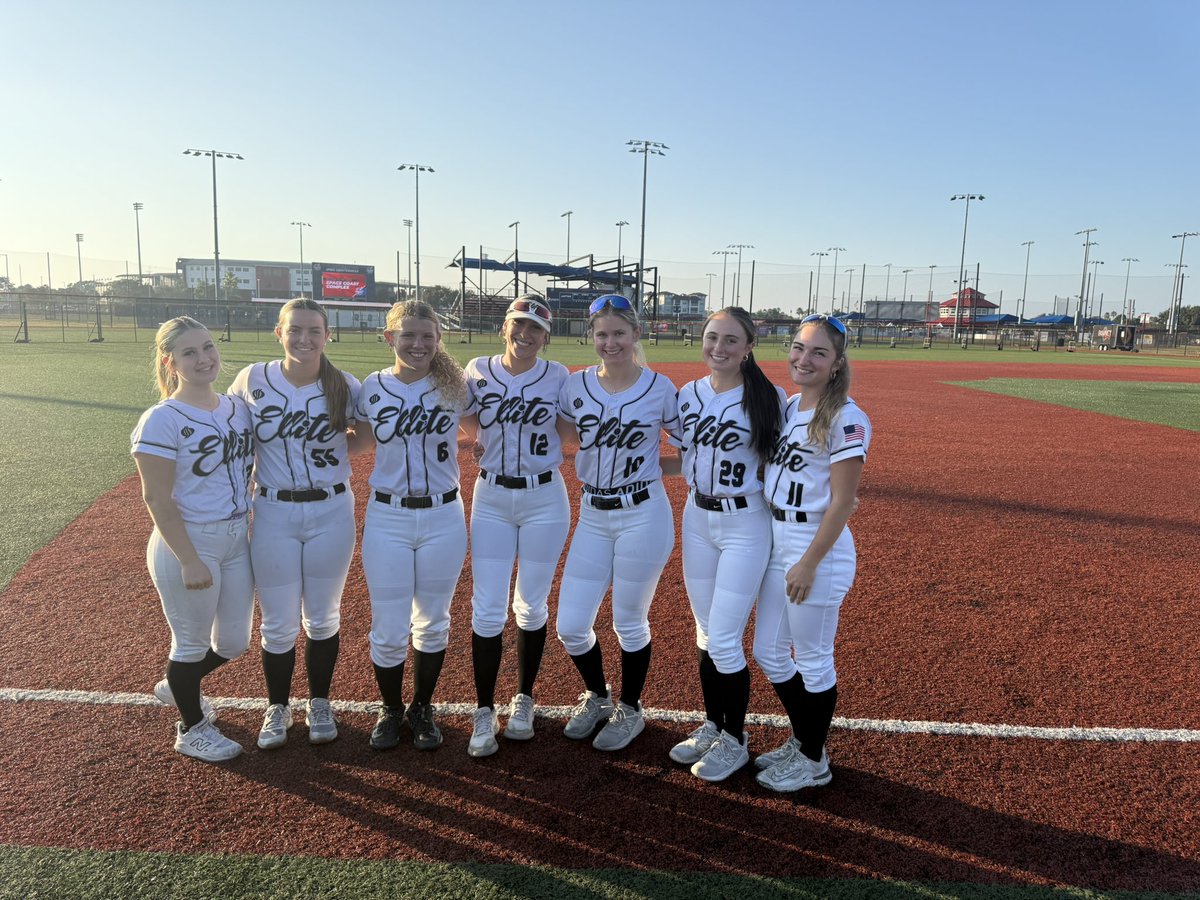 BombersElite's tweet photo. Didn’t get the finish we wanted 🏆 (2-3-1), but a 22-6-2 fall says everything about this group.
Back to work 🧪 and proud of our 7 seniors closing out their last fall.
Shoutout Finesse Softball &amp; @usssaspacecoast — always top tier ☀️
See you in 2026 ✌🏽 https://t.co/tJ2ObUa95V