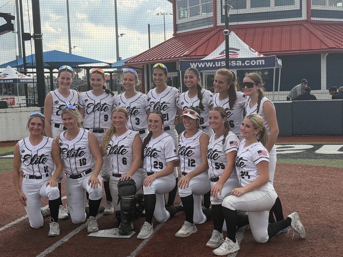 BombersElite's tweet photo. Didn’t get the finish we wanted 🏆 (2-3-1), but a 22-6-2 fall says everything about this group.
Back to work 🧪 and proud of our 7 seniors closing out their last fall.
Shoutout Finesse Softball &amp; @usssaspacecoast — always top tier ☀️
See you in 2026 ✌🏽 https://t.co/tJ2ObUa95V