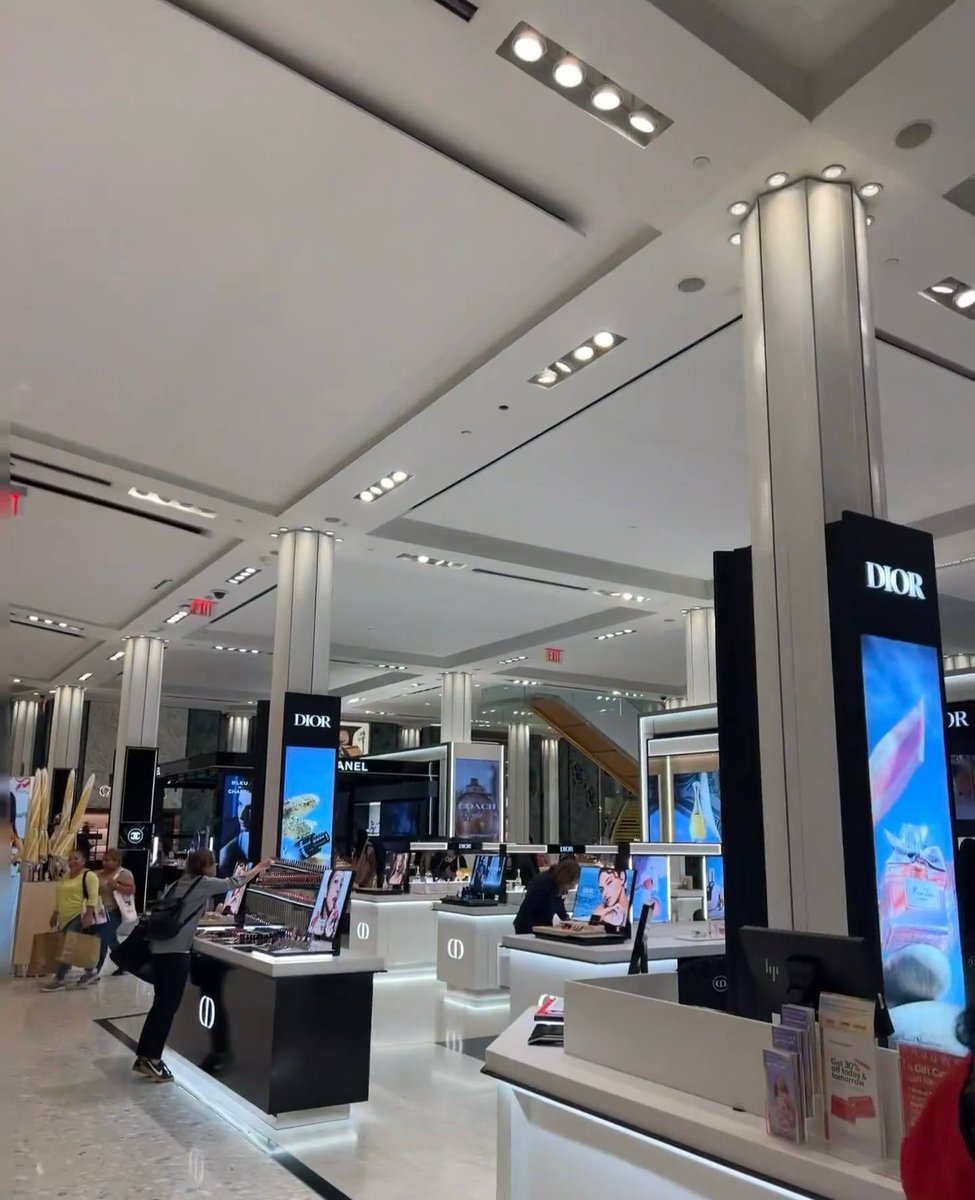 AyaMoha47666910's tweet image. Browsing around in a beauty store. #BeautyStoreExploration #Cosmetics #ShoppingFun #BeautyLover