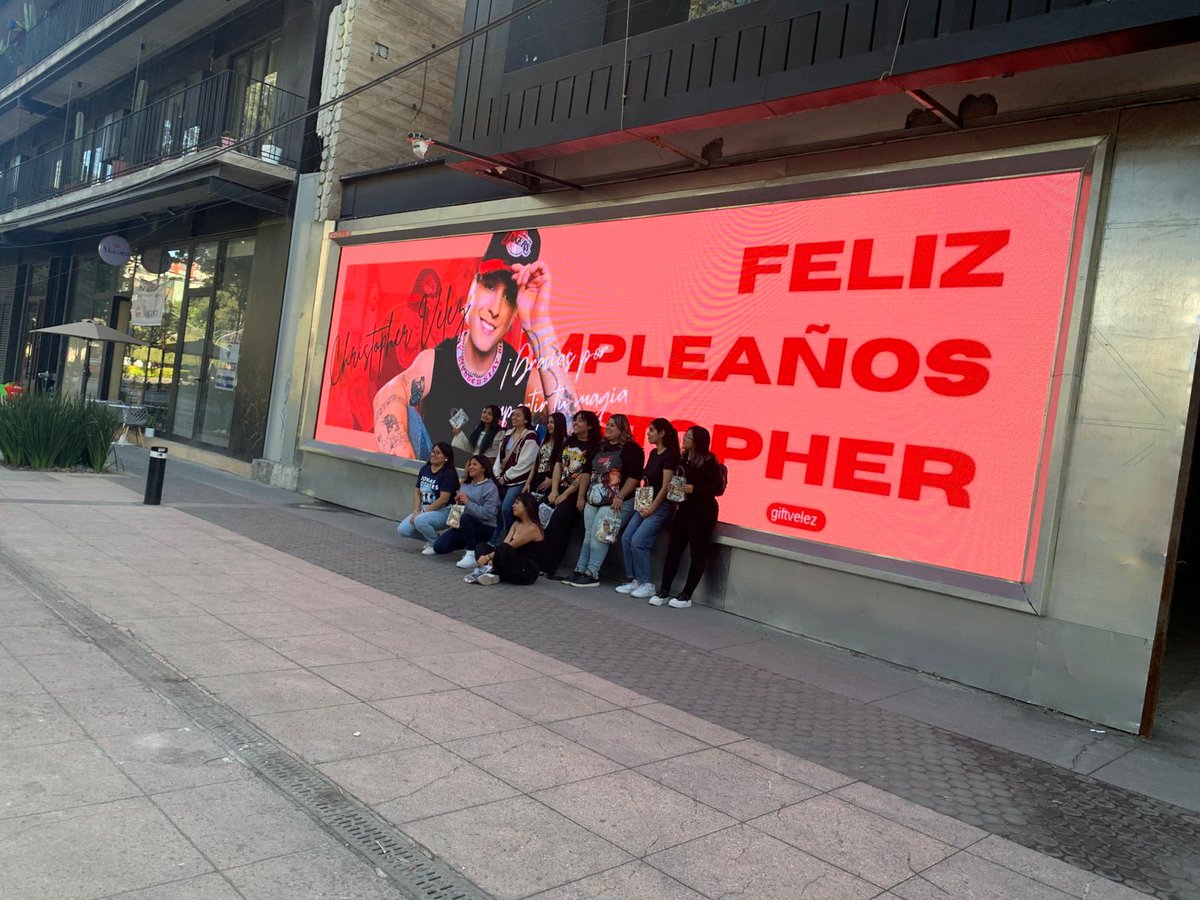 giftvelez's tweet photo. MÉXICO TE AMA!🙌🇲🇽❤️

30 CHEERS X CHRIS
#HappyBDayChris @christophervele https://t.co/6iQCaGfMoi