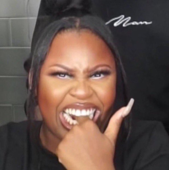 YSLONIKA's tweet image. i am not gay…. but let’s be (lesbi) precise