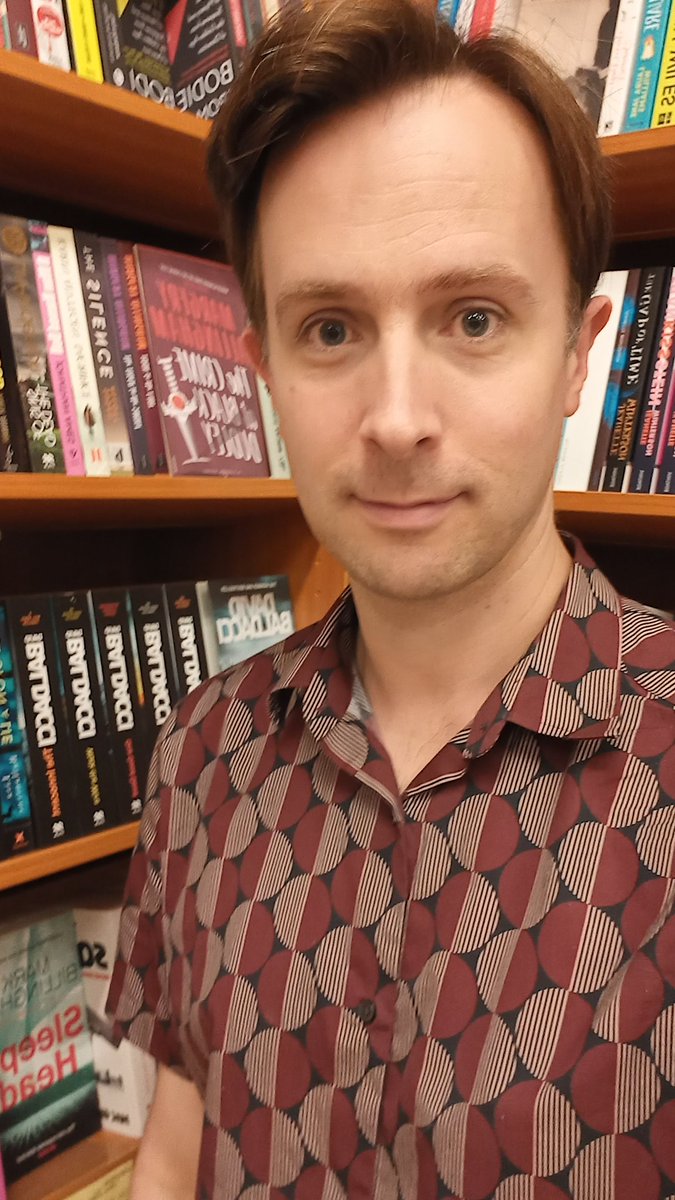 TheBookshopMan's tweet image. I was working in a bookshop and a girl around 4 years old tugged on my shirt and said &apos;Excuse me man, I think you have really beautiful clothes.&apos; And ran to her dad and said &apos;the bookshop man&apos;s clothes is full of spots&apos;. It made my year. ❤❤❤