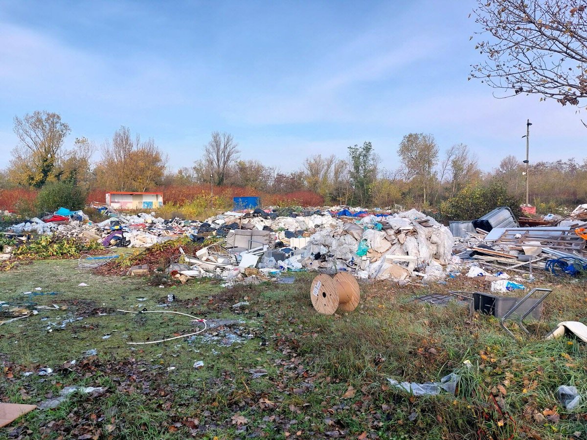 leprogreslyon's tweet image. Après le décès de son repreneur, la discothèque la Bodega est devenue une immense décharge sauvage #Rhône #Lyon
➡️ l.leprogres.fr/QoF