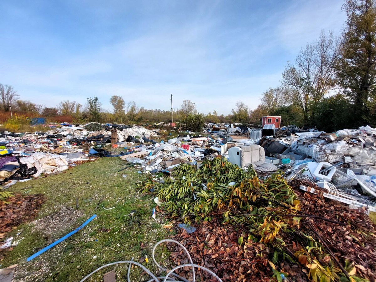 leprogreslyon's tweet image. Après le décès de son repreneur, la discothèque la Bodega est devenue une immense décharge sauvage #Rhône #Lyon
➡️ l.leprogres.fr/QoF