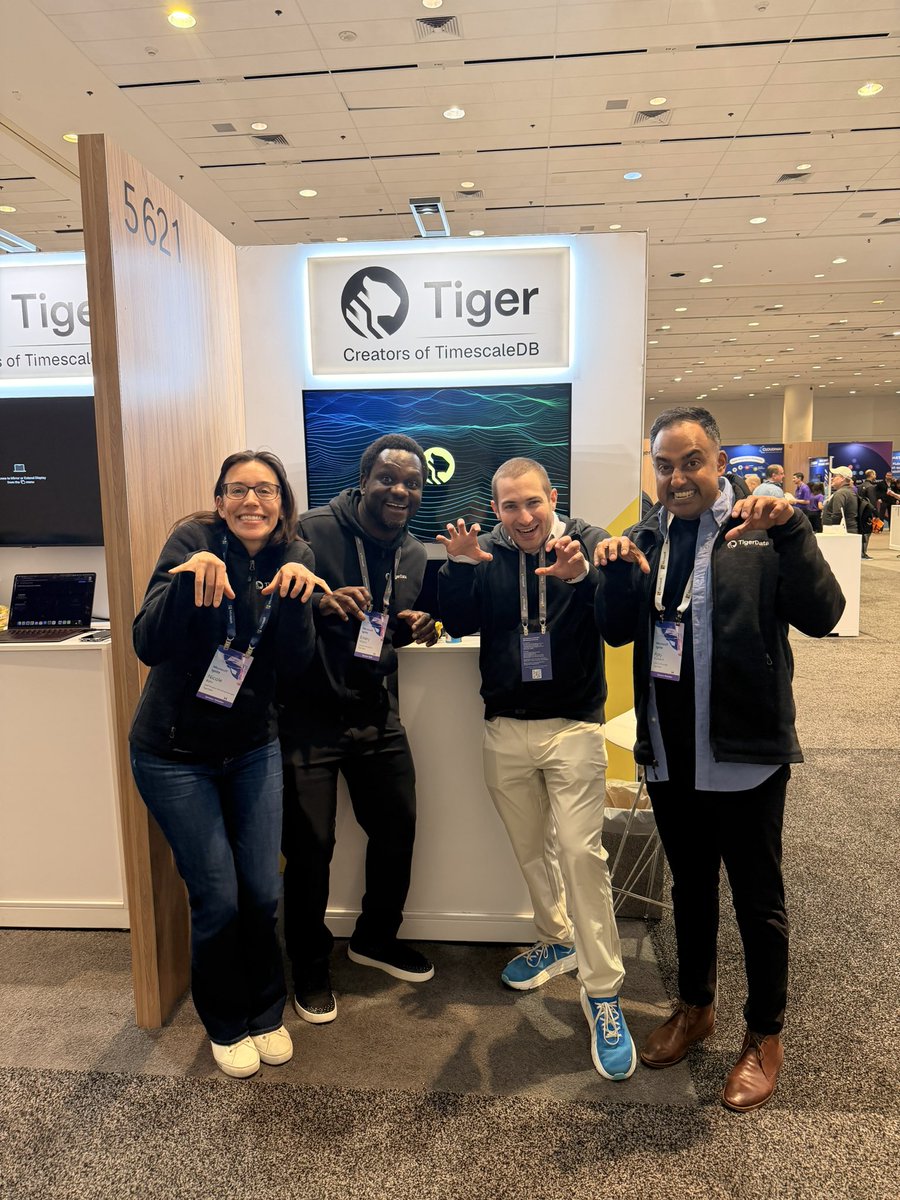 acoustik's tweet image. One of my favorite things about Tiger is that we can take cheesy pictures like this 😂

@TigerDatabase