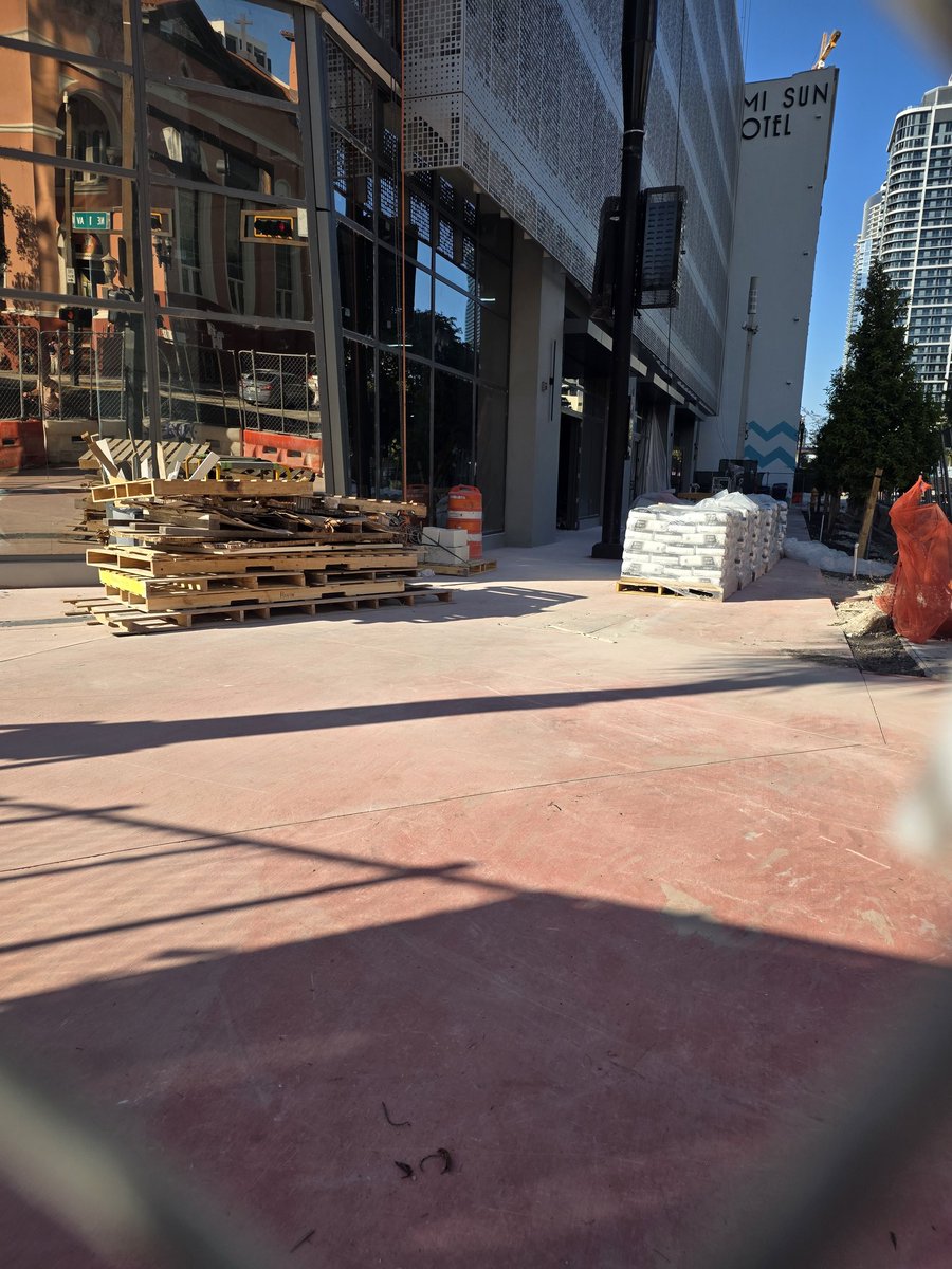 Namdar Towers (1) looking close to completion
#Miami #RealEstate