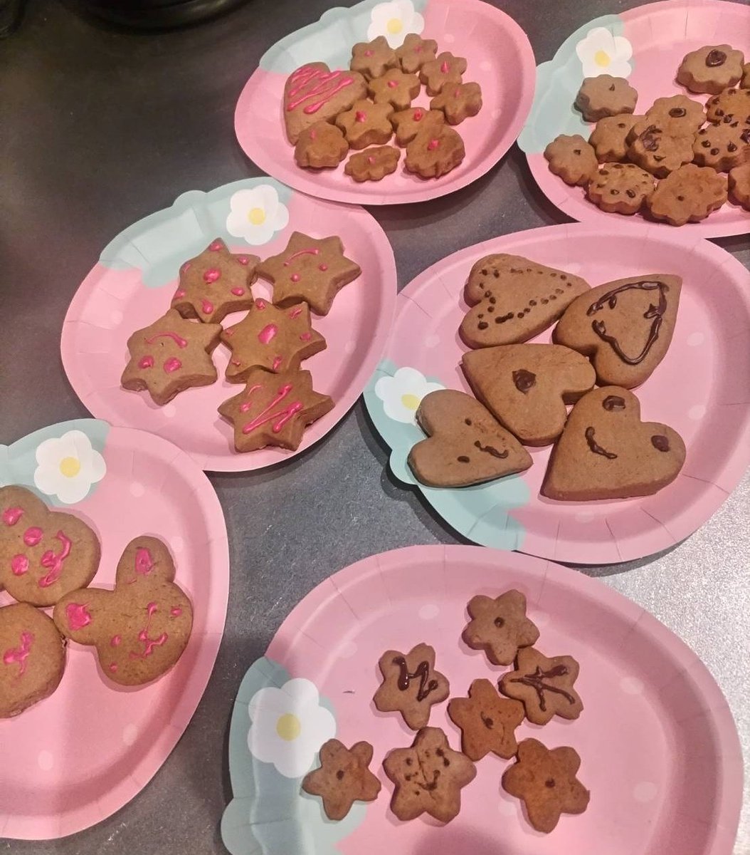 tomumaruchan2's tweet image. おはようございます😊

昨日はお姉ちゃん家に
遊びに行きました🚃

姪っ子ちゃんは将来アイドルに
なりたいそうで
一緒にダンスをしたり
まるこおばちゃんはヘトヘト😂

おやつに一緒にクッキー🍪を
焼きました
可愛いのが沢山出来ました
🧡⭐️🐰

子供は見る度に心身共に成長
していて眩しいですね✨️