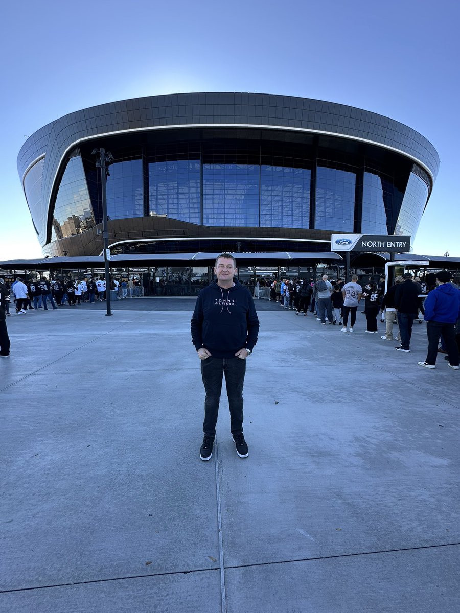 Sándor Mészáros tweet media