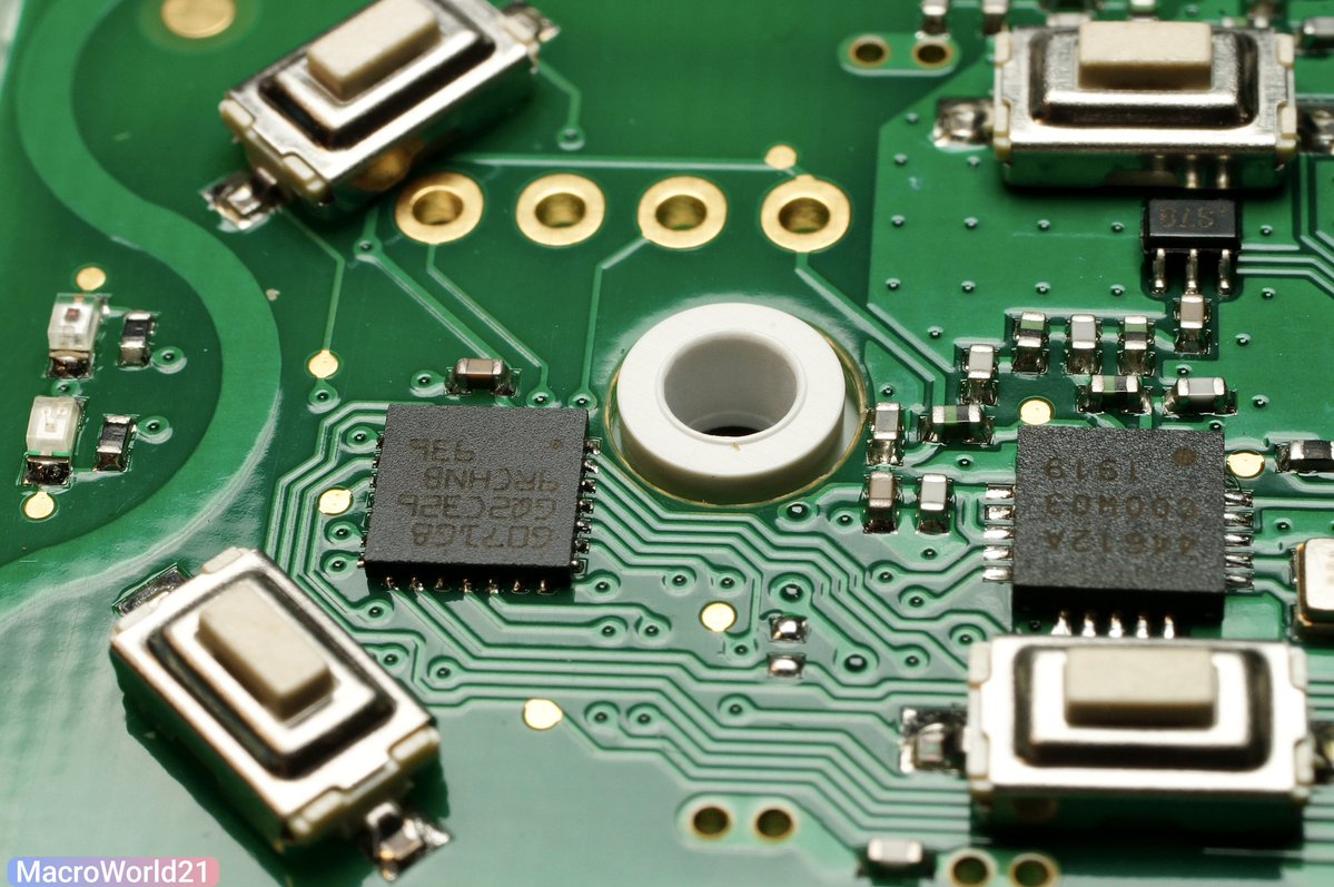 MacroWorld21's tweet image. RF remote with interesting chips.
Made in Italy!