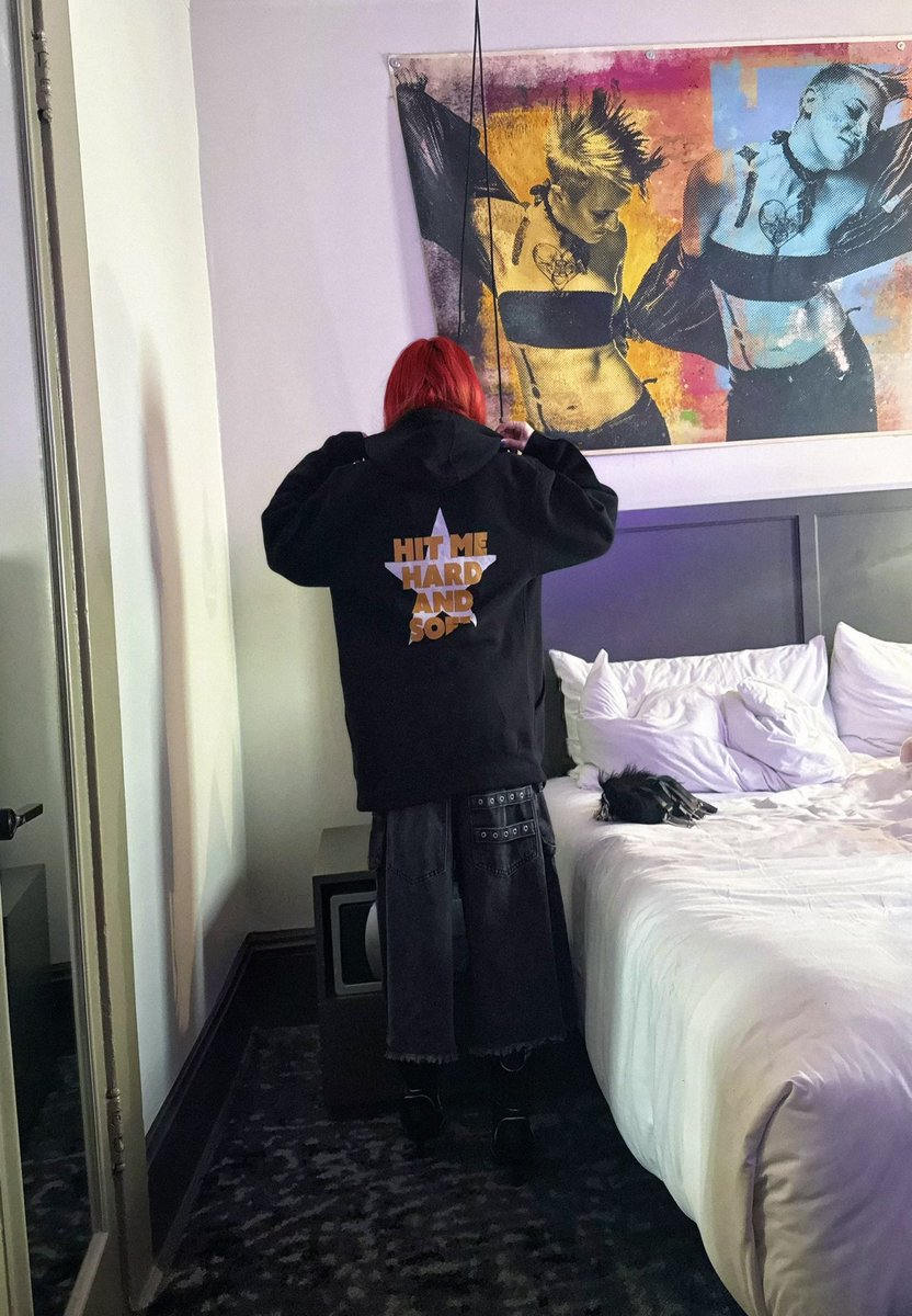 Alondoll__'s tweet photo. @billieeilish tour 🖤 https://t.co/JSdGmlmNJs
