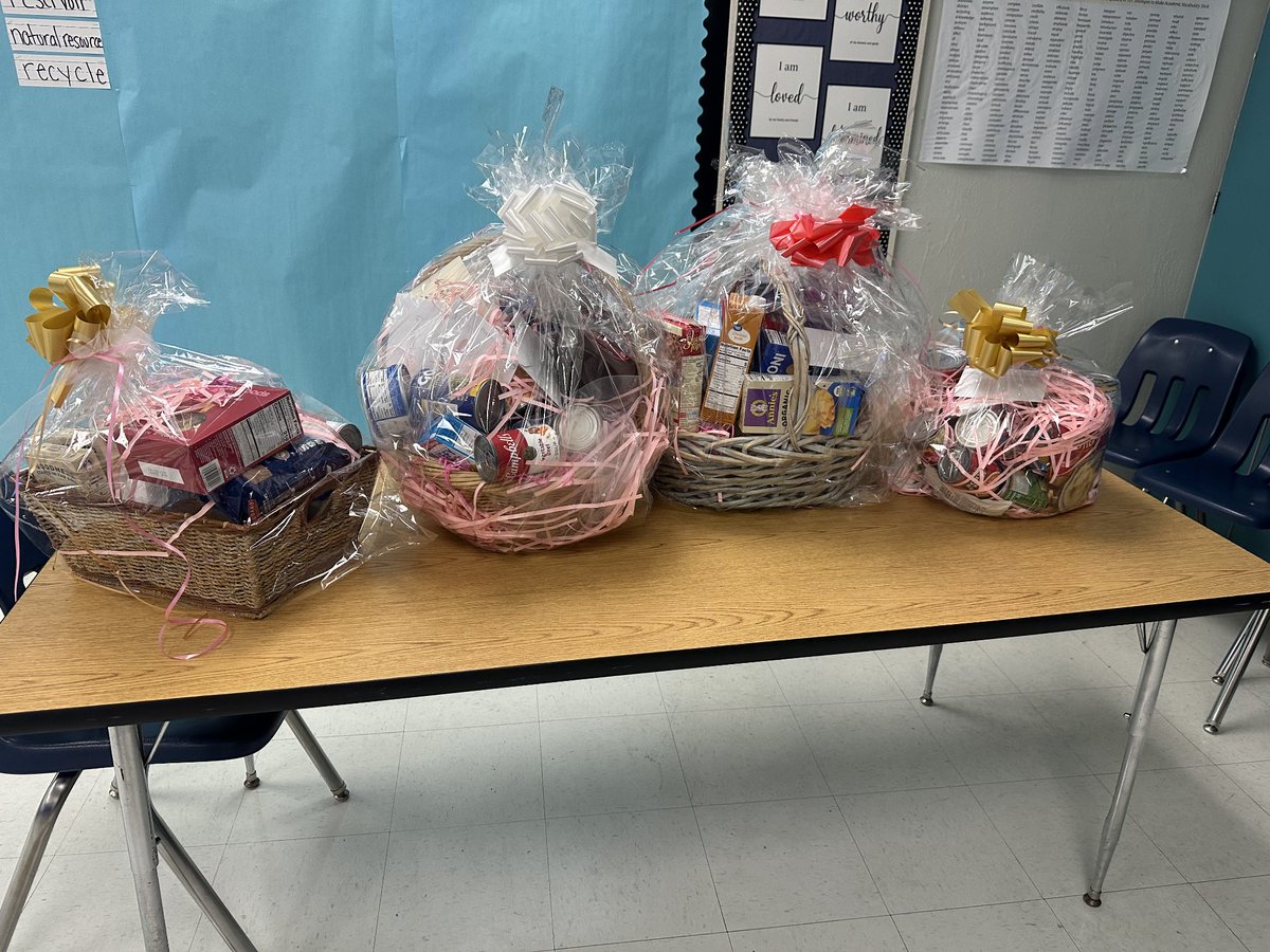 LCMS_MS's tweet image. 🎀Lady Lions in Action! 🐾 Our girls&apos; mentoring group is off to a fabulous start! They showed HEART, TEAMWORK &amp;amp; COMMUNITY LOVE by collecting donations and creating the sweetest baskets for Women in Distress of Broward. #LadyLions #PBIS #GirlPower #CommunityLove #lcmspride