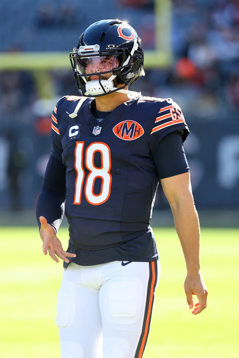 🚨 Bears Jersey Giveaway 🚨

Any player you want (just not custom).  

To enter:

🐻 Like this tweet
🐻 Follow me: <a href="/dave_bfr/">Dave</a>
🐻 Follow my TikTok (<a href="/dave_bfr/">Dave</a>, link below)  

Good luck! 🐻⬇️
