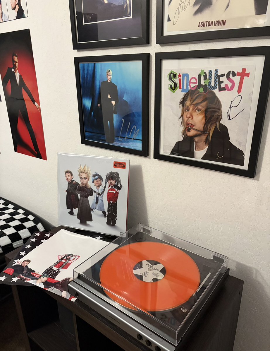 CALM_for_5SOS's tweet image. oh how I love spending money on my favorite boyband! 🧡✨