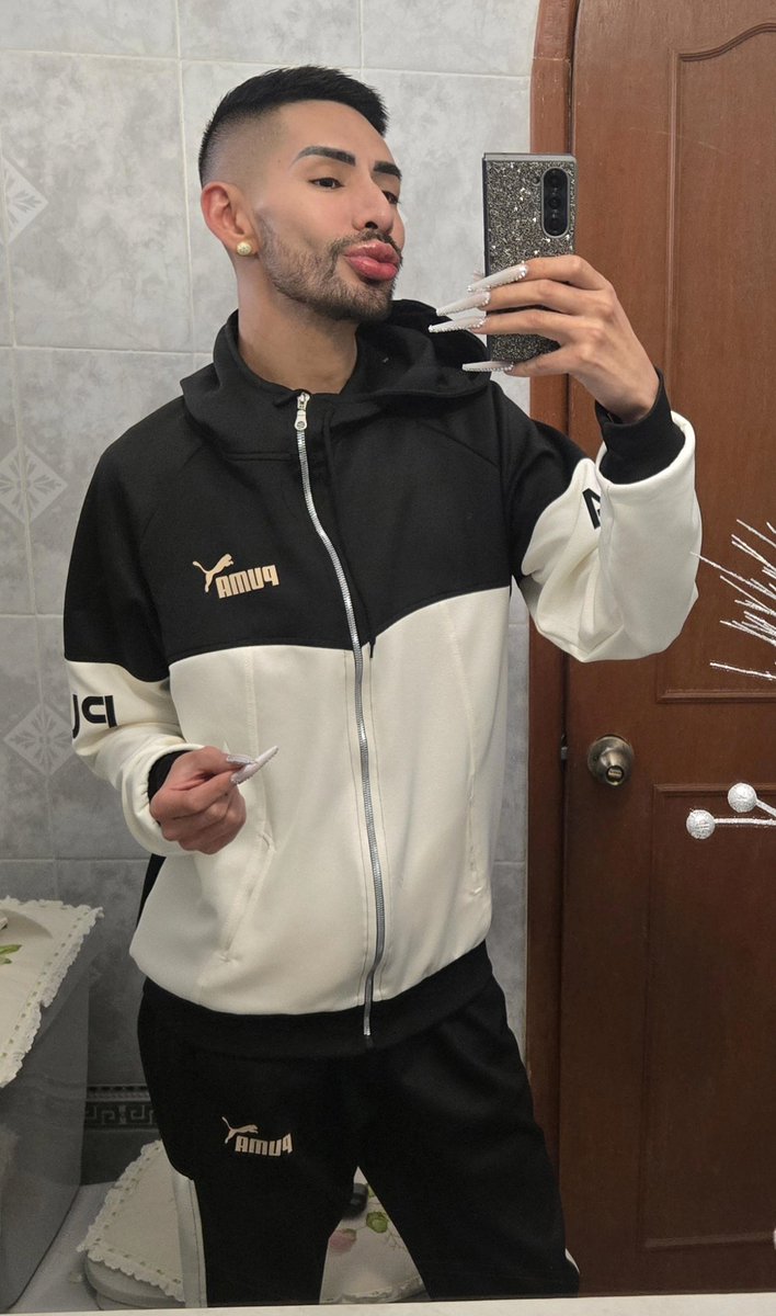 DramaQueenRemix's tweet image. Vamonos pal segundo día del #CocaColaXFes2025 #CocaColaFlowFest... A esta edad ya no es fácil aguantar 2 días seguidos pero VAMOS PA ENCIMA! 🔥 Ya mañana subimos los videos! 🖤