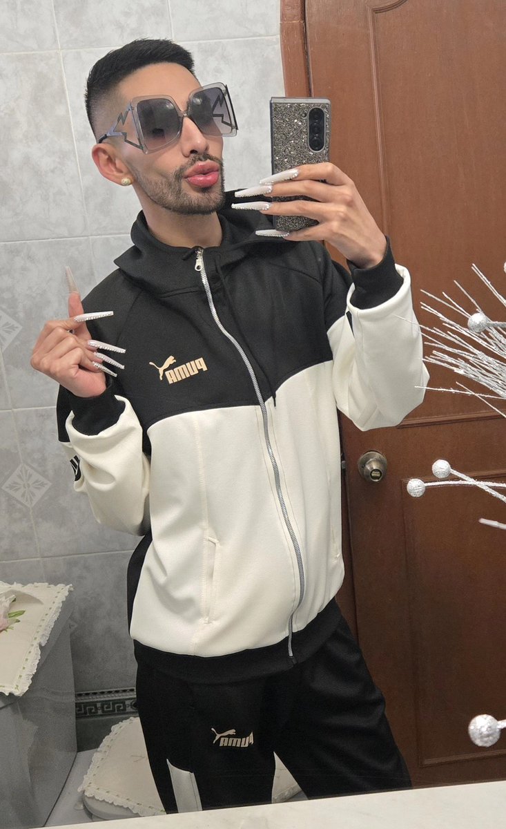 DramaQueenRemix's tweet image. Vamonos pal segundo día del #CocaColaXFes2025 #CocaColaFlowFest... A esta edad ya no es fácil aguantar 2 días seguidos pero VAMOS PA ENCIMA! 🔥 Ya mañana subimos los videos! 🖤