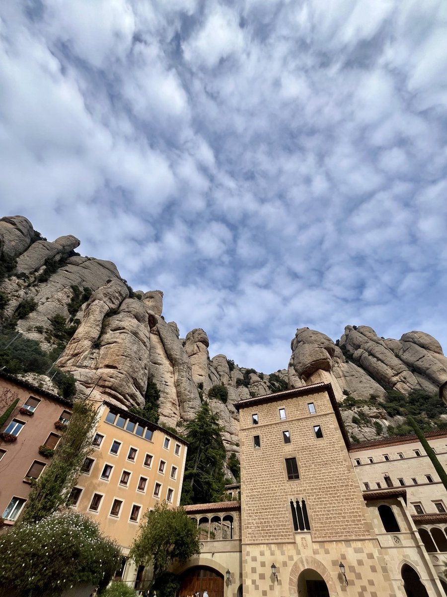 martaacastany's tweet photo. Aquest matí he assistit a l’acte de proclamació del @Pubillatge_cat 2025 a la Plaça Santa Maria del Monestir de Montserrat, on s’han escollit els nous representants nacionals del pubillatge. 

Ha estat un dia molt especial, un dia en què, un any més, el pubillatge es manté viu+ https://t.co/7wIgkaLQ7s