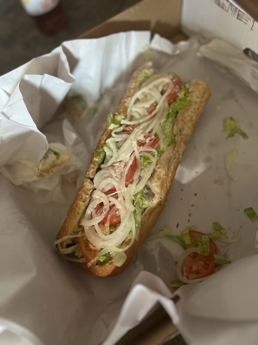 LISTEN 🗣️

Primos in the Strip District 🔥

Turkey Breast 
Cooper Sharp Cheese
All of the fixings