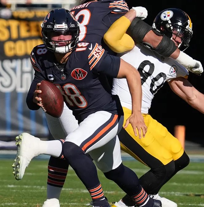 bearszn's tweet image. Chicago Bears QB Caleb Williams vs the Steelers: 

🐻239 Passing Yards 
🐻3 Passing TDs 
🐻104.3 Passer Rating 

How are we feeling about Caleb’s performance? 👀