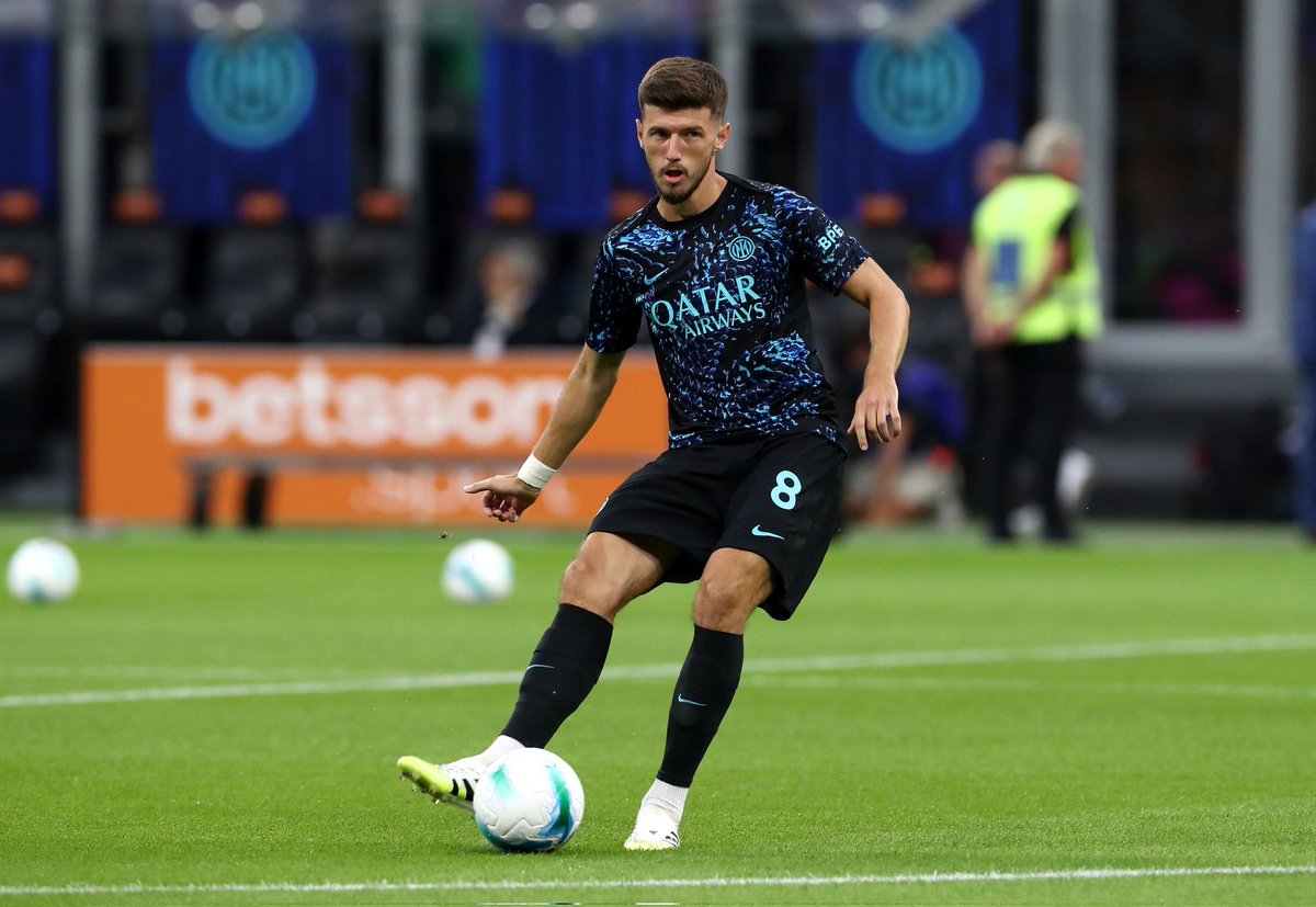 Petar Sučić (22) looks to be a very good player and has been really impressed me tonight for Inter in the Milan Derby

Looked very good on the ball specifically technically.