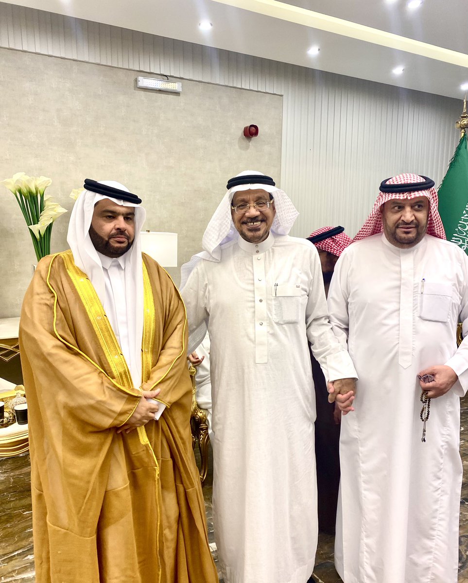 aalqash's tweet image. أفراح أهل المدينة
سعادة وسرور،وأفراح وحبور
كانت تملأ الأجواء،وتعم جميع الأرجاء
كان كل ذلك في حفل زواج الغالي العزيز
"الأستاذ راكان عبدالله مسلّم السحيمي"
وسط حضور عدد غفير من الأقرباء والأصدقاء
والأحبة النبلاء،والجيران والأرحام الأصفياء
جعله الله زواجا مباركا ميمونا