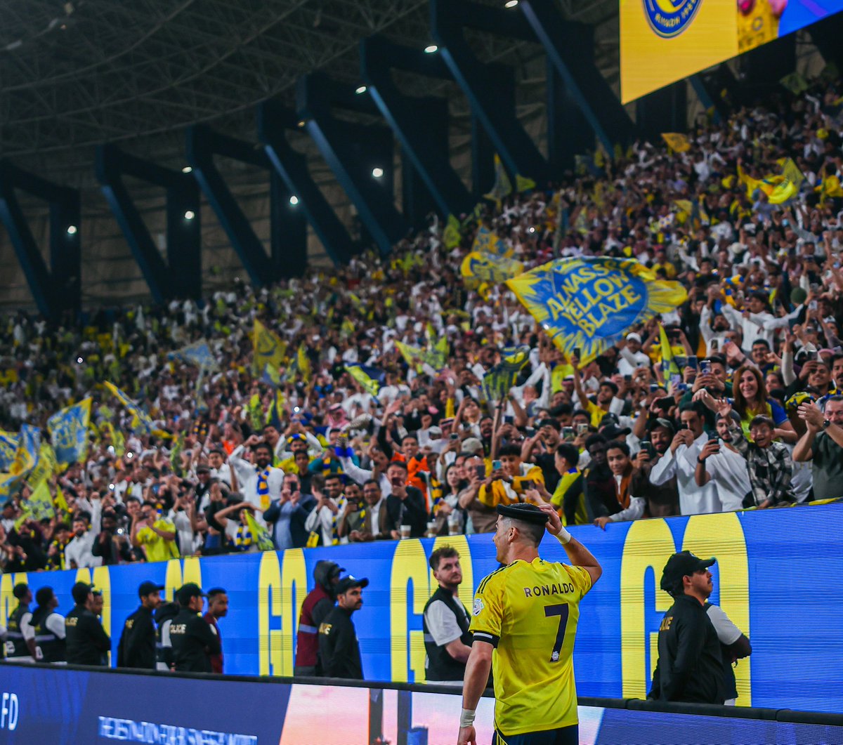 AlNassrFC's tweet image. نصـر العظماء .. واجهـةٌ لأعظـم وطـن 🇸🇦
العقـال الذي نرفعــه عند الفخـر .. يحتفـل به نجومنا عند الفــرح 💛