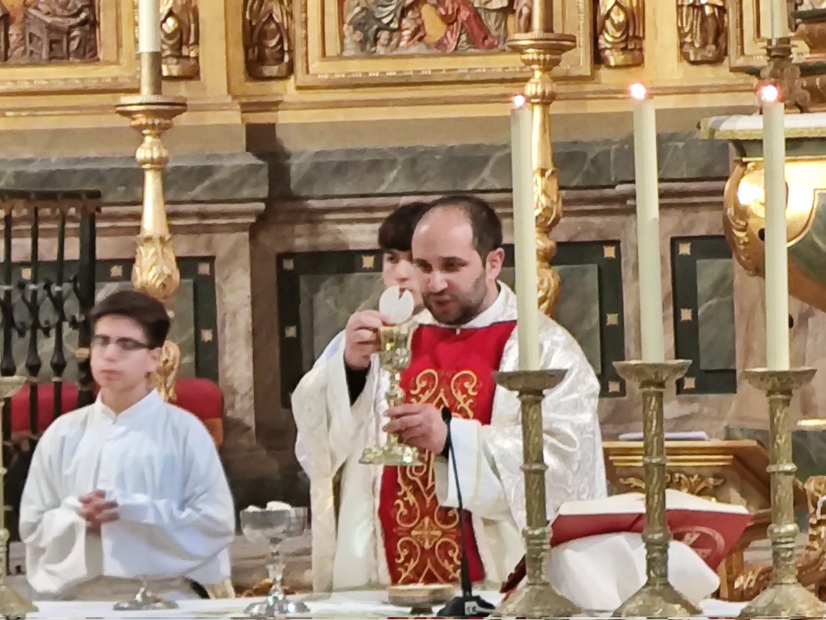 Celebración de la #SantaMisa en #Yepes en el domingo de #CristoRey con el rito de la entrega del Credo a los de 5º #IniciaciónCristiana 
youtube.com/live/H0oX_ZeON…