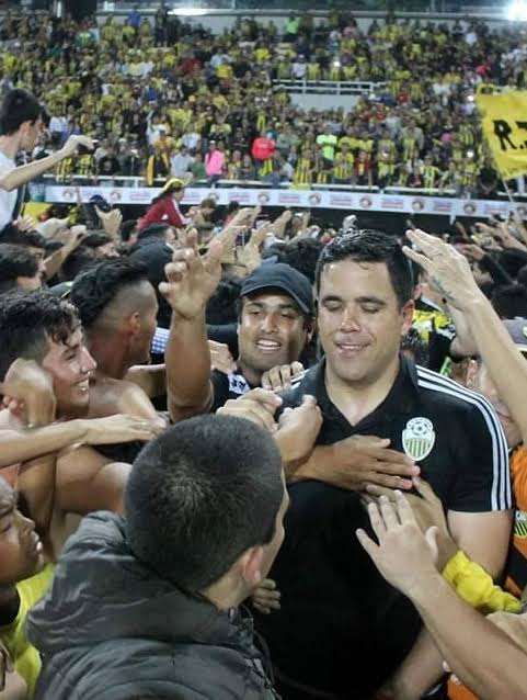 Después de ver la cadena de injusticias y atropellos que se han dado los últimos días contra Carabobo previo a la Final del Clausura, es imposible no pensar que si hoy estuviéramos en ese lugar, nos hubiese tocado igual, como pasó en el Apertura.

¡Salve el fútbol, profe Daniel!