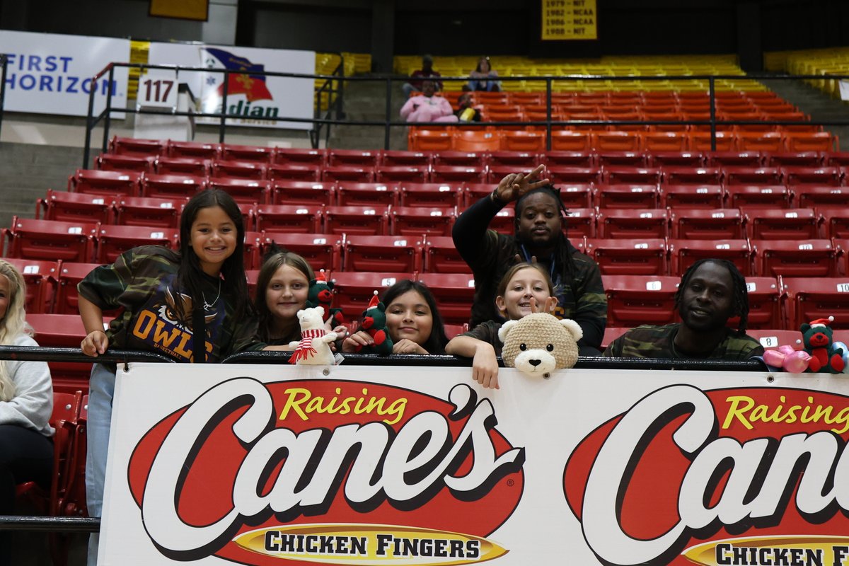 ULMwbb's tweet image. Fans, thank you for showing up and tossing teddy bears today🧸