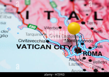 Life_in_Numbrs's tweet image. 🇻🇦 Did you know the smallest country in the world is Vatican City?
Only 0.44 km²  smaller than some shopping malls!
Population: ~800
Has its own army, postage stamps, radio station, and even a helicopter pad.
A whole sovereign nation inside Rome! 📷#VaticanCity #SmallestCountry