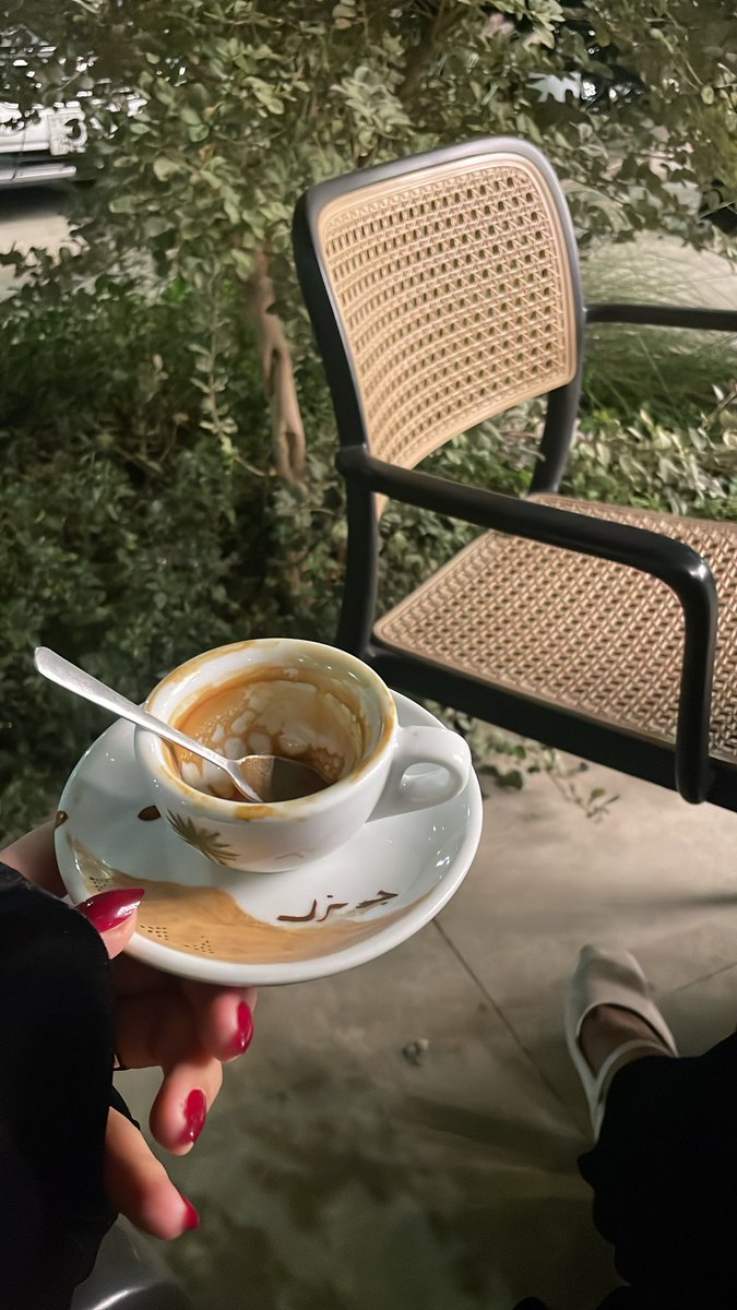 تجيبك طواري الليل لا راح ثلث الليل
ويـدعيك .. قلبٍ لا تـناسى ولا .. هوّن