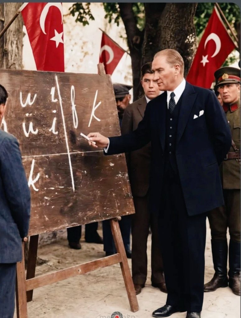 "Milletleri kurtaranlar yalnız ve ancak öğretmenlerdir." (Başöğretmen Gazi Mustafa Kemal Atatürk,14 Ekim 1925)

#24KasımÖğretmenlerGünü