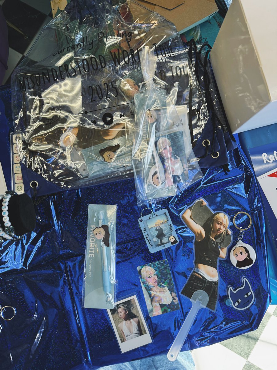 bbygrlracha's tweet photo. hannah bahng cupsleeve in honor of the misunderstood world tour ♡ https://t.co/WNg9atVcqJ