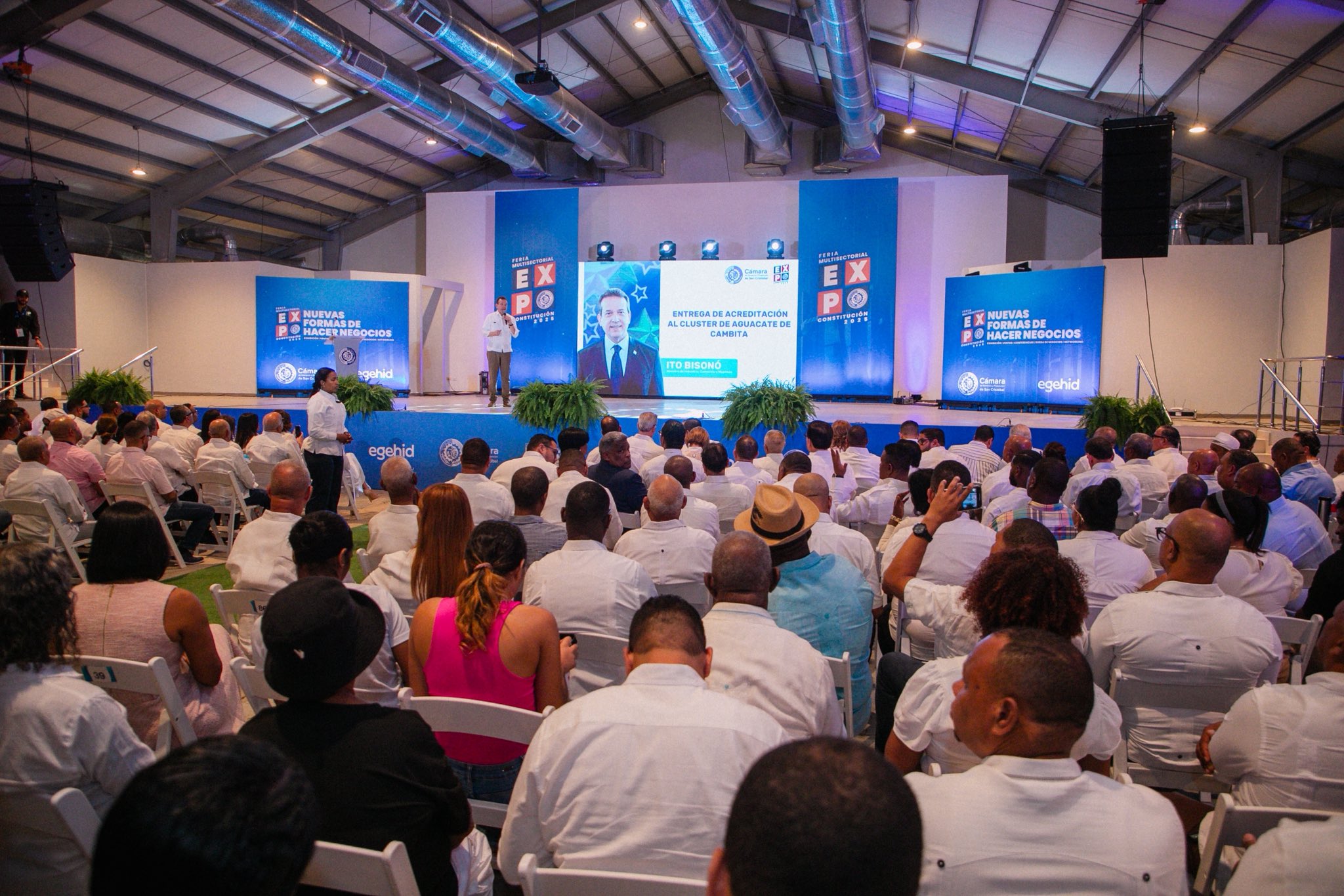 G6eJWpsXgAALRt0?format=jpg&name=large