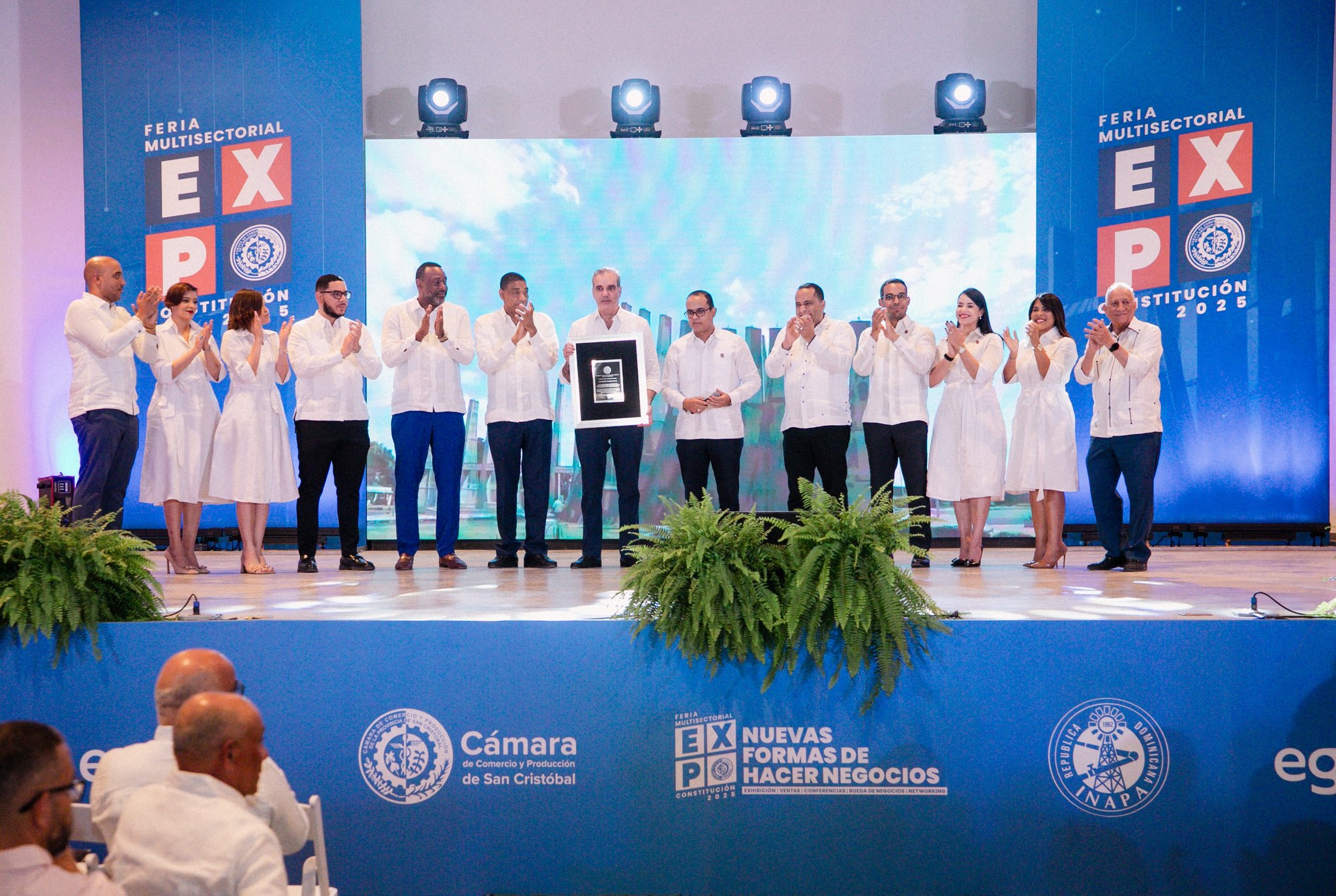 G6eJWpuWMAAIi8i?format=jpg&name=large