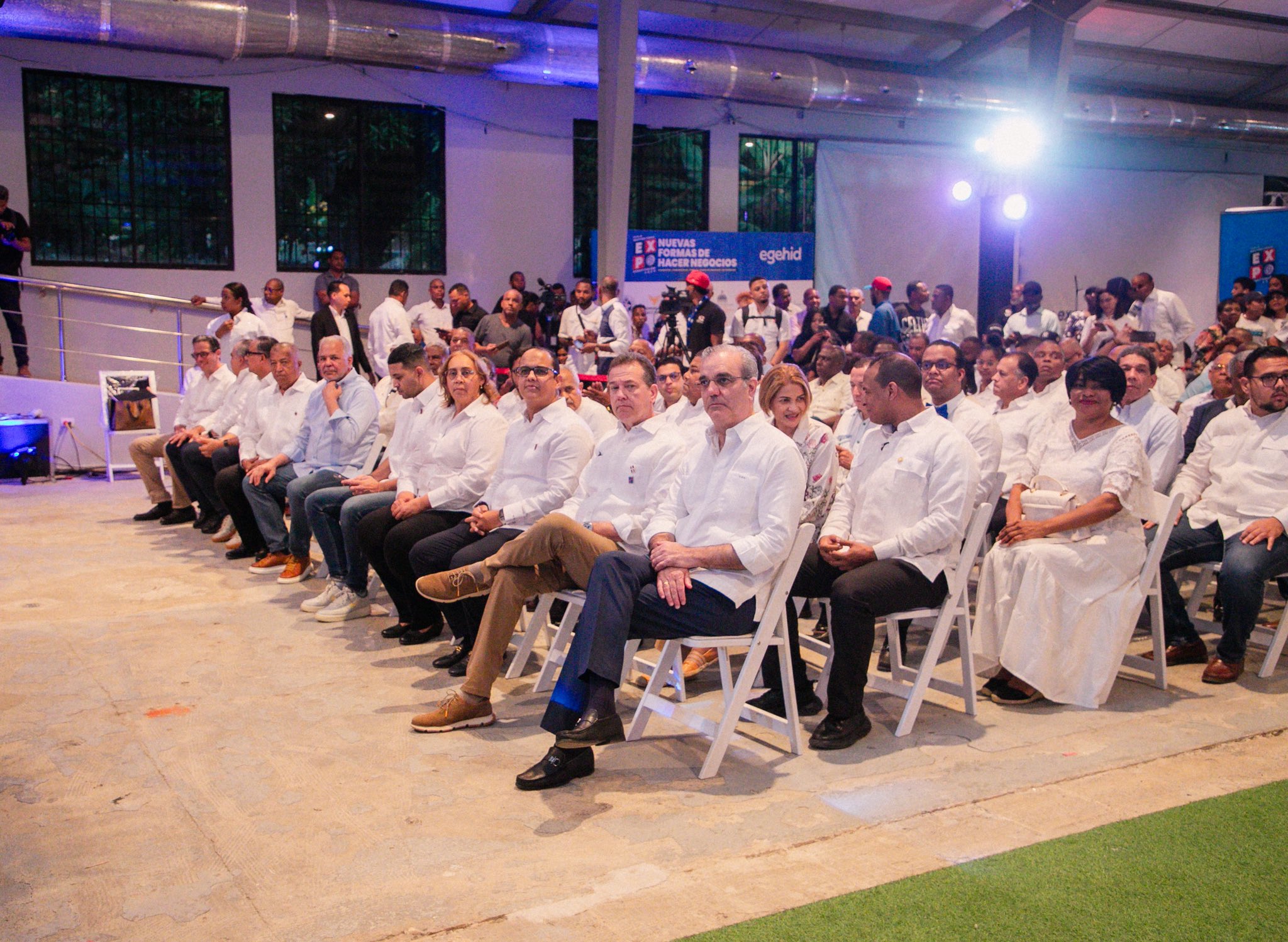 G6eJWpuXoAAbkXS?format=jpg&name=large