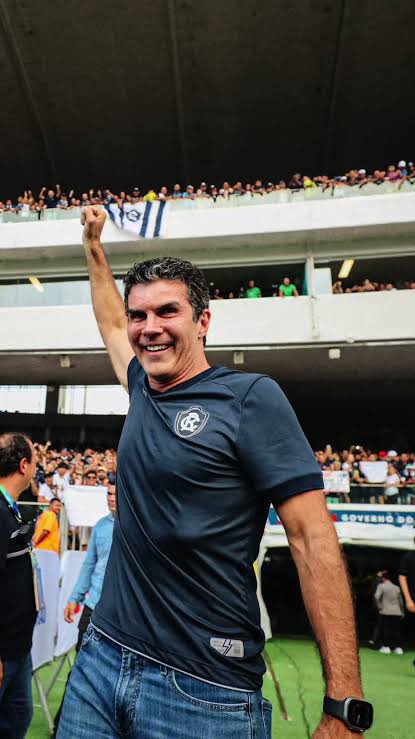 helderbarbalho's tweet photo. Mais um grande capítulo para o futebol paraense! O @clubedoremo agora tá na elite do futebol brasileiro!! O Leão subiu!! Parabéns, azulinos e azulinas! 🦁💙 https://t.co/Bxgu77wbiB
