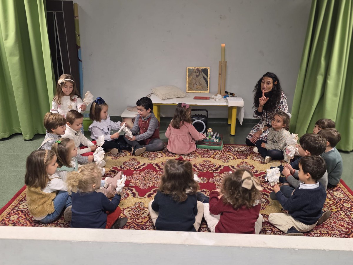 En el domingo de #CristoRey hemos tenido el #TallerNazaret en #Yepes con el 2º grupo de familias de los más pequeños 
Gracias!
#DespertarReligioso de 0 a 6 años