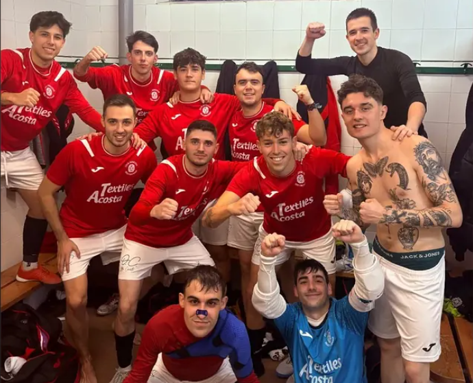 El <a href="/trescolumnascd/">CD Tres Columnas</a> Senior se reivindica asaltando la cancha del River Zamora B salamancartvaldia.es/noticia/2025-1…