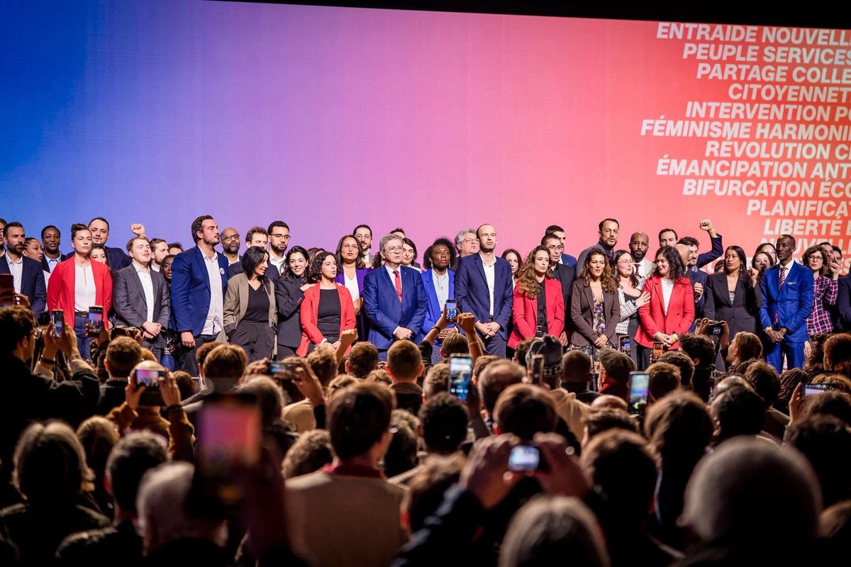 Quel magnifique succès. 🔥🔥
Table ronde 2 avec des propositions fortes 
Plus de 2 000 personnes se sont rassemblées pour notre #ConventionMunicipalesLFI, marquant le coup d'envoi de la campagne pour les municipales dans plusieurs villes de France.  
#municipales2026